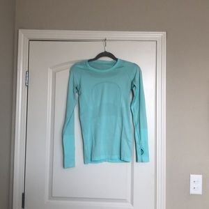 Lululemon swiftly long sleeve size 6.